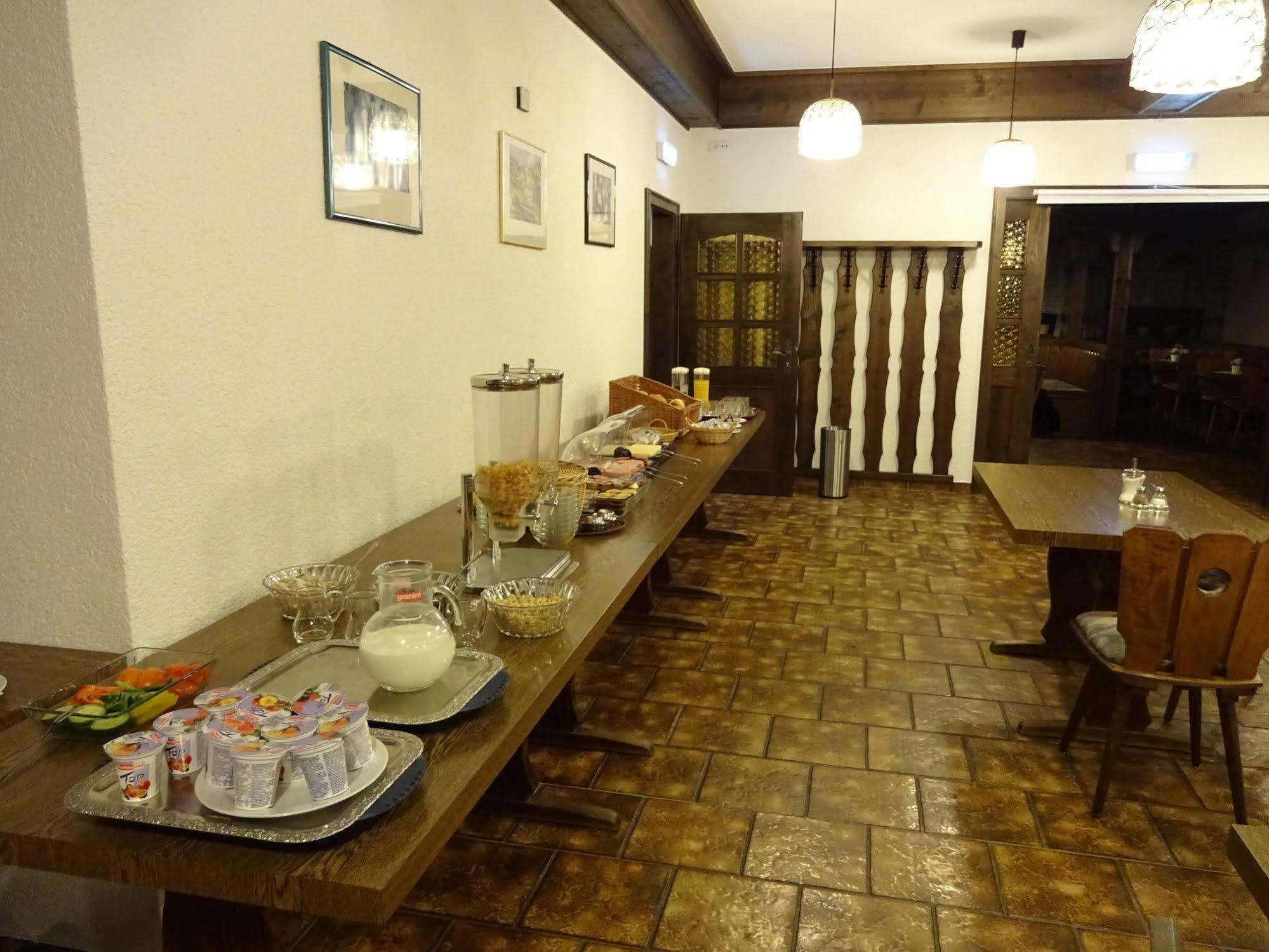 嘎斯霍夫祖姆罗斯酒店 韦特海姆 外观 照片